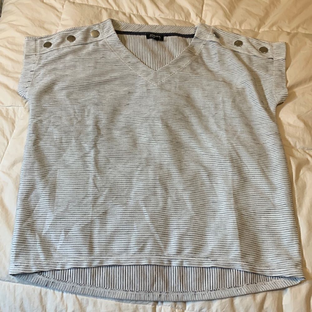 JONES OF New York, medium, v neck great condition